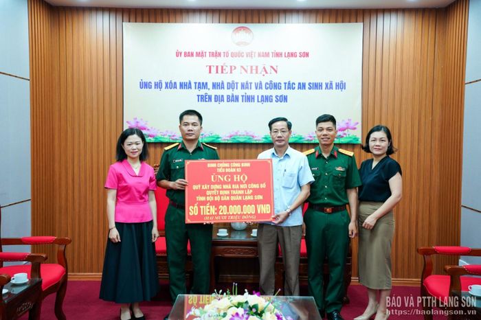 Tiểu đoàn 93 (Binh chủng Công binh) ủng hộ kinh phí tại chương trình
