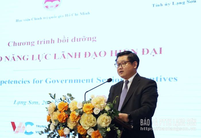 Phó Giáo sư, Tiến sĩ Đậu Hương Nam, Vụ trưởng Vụ Hợp tác quốc tế, Học viện Chính trị quốc gia Hồ Chí Minh phát biểu trong chương trình khai mạc