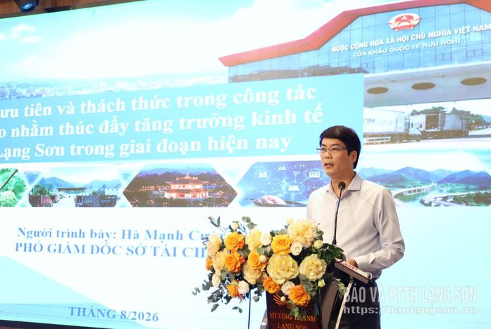 Lãnh đạo Sở Tài chính trình bày chủ đề liên quan đến nội dung bồi dưỡng