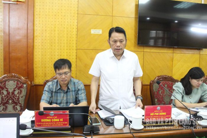 Ủy viên Ban Kinh tế - Ngân sách HĐND tỉnh nêu nội dung cần làm rõ tại buổi họp thẩm tra