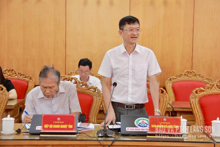 Lãnh đạo Bảo hiểm xã hội tỉnh phát biểu tại cuộc họp