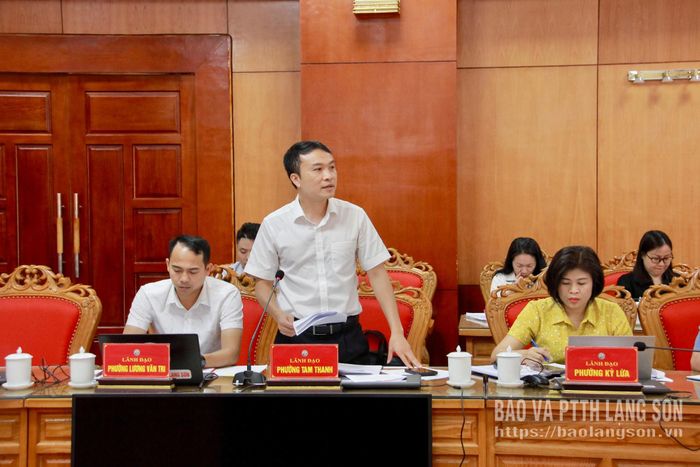 Lãnh đạo UBND phường Tam Thanh phát biểu tại cuộc họp