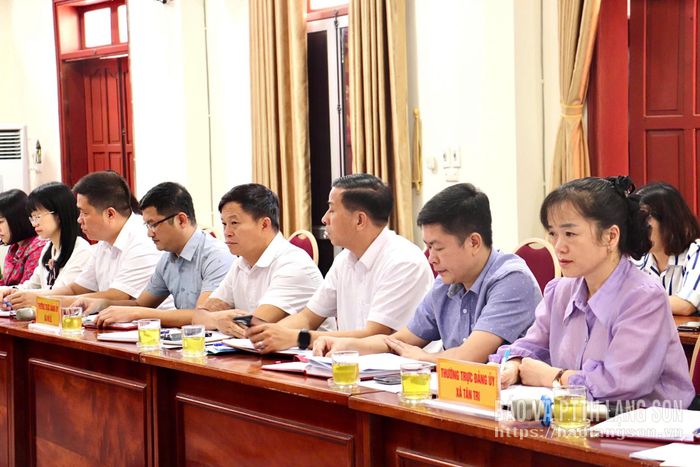 Các đại biểu tham dự cuộc kiểm tra