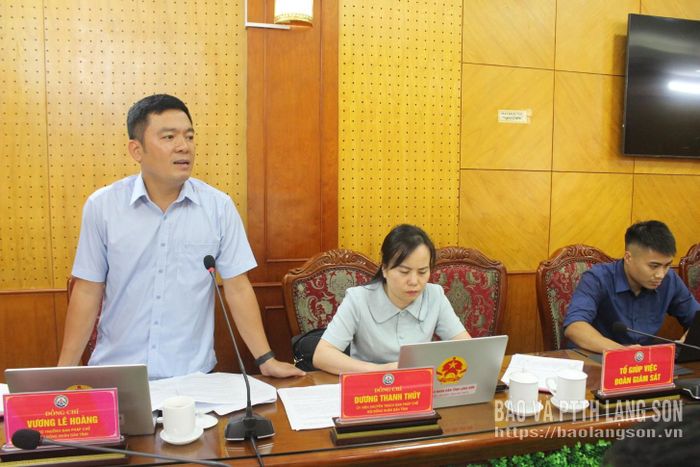 Lãnh đạo Ban Pháp chế HĐND tỉnh phát biểu thảo luận tại buổi khảo sát