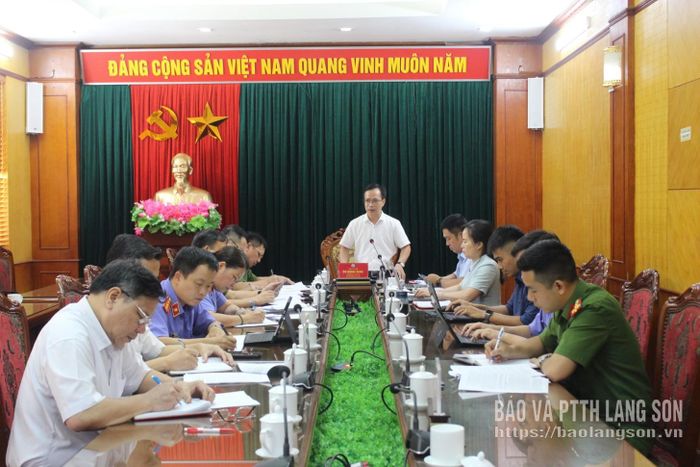 Lãnh đạo Ban Pháp chế HĐND tỉnh phát biểu kết luận buổi khảo sát