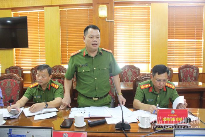 Lãnh đạo Phòng Cảnh sát thi hành án hình sự và hỗ trợ tư pháp, Công an tỉnh phát biểu thảo luận tại buổi khảo sát