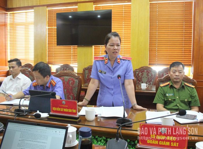 Lãnh đạo Viện Kiểm sát nhân dân tỉnh phát biểu thảo luận tại buổi khảo sát