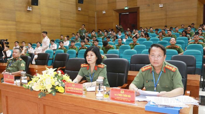 Thành viên Ban Tổ chức, Ban Giám khảo tham dự hội thi, chấm điểm các phần thi của thí sinh