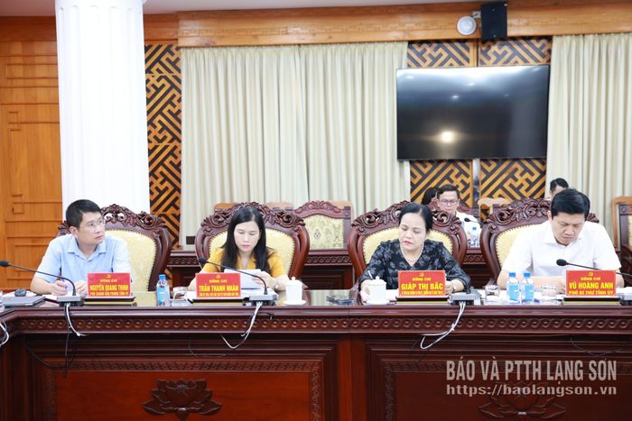 Các đại biểu tỉnh dự buổi làm việc