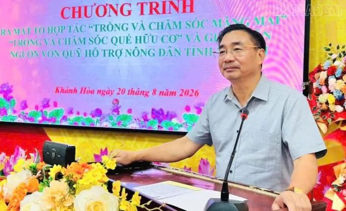 Chủ tịch Hội Nông dân tỉnh Nguyễn Chương Phát phát biểu tại hội nghị.