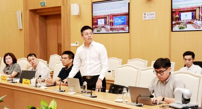 Doanh nghiệp giải trình các nội dung đề xuất triển khai ứng dụng.
