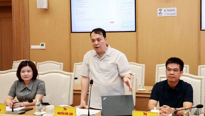 Tổng Giám đốc Công ty Kỷ nguyên mới giới thiệu ứng dụng.