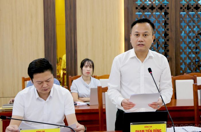 Lãnh đạo phường Âu Lâu trao đổi, làm rõ những nội dung đoàn giám sát quan tâm.