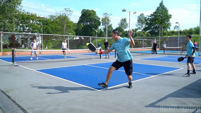 Các trận đấu diễn ra sôi nổi, tạo không khí giao lưu, đoàn kết giữa các đơn vị trong cụm.