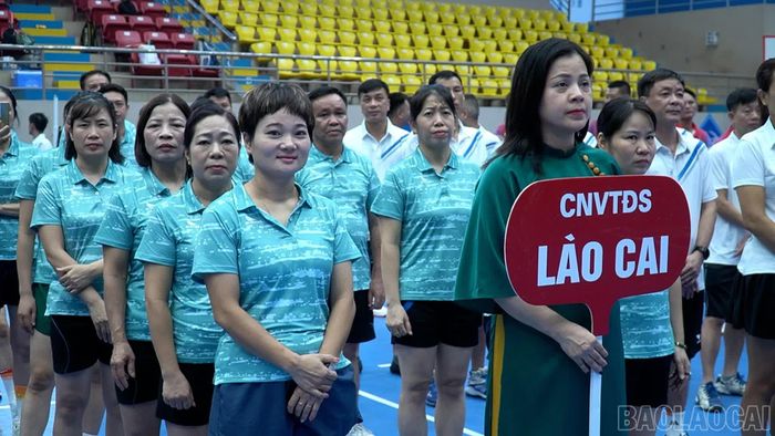 Hơn 100 vận động viên đến từ 8 đơn vị trong cụm tham gia tranh tài tại hội thao.