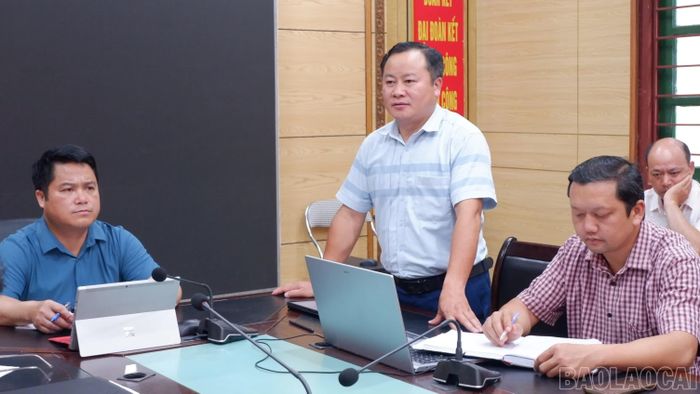 Đồng chí Tráng A Sơn - Bí thư Đảng ủy xã phát biểu chỉ đạo tại hội nghị.