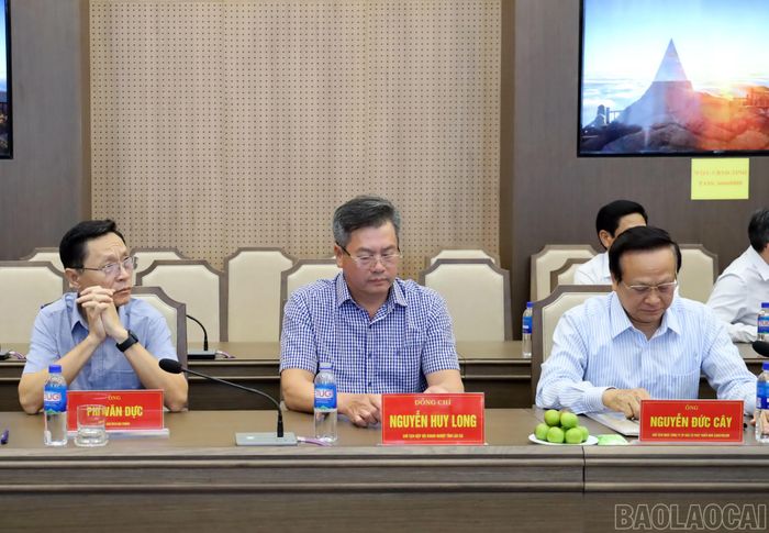 Các doanh nghiệp, nhà đầu tư tham dự buổi làm việc.