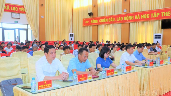 Cán bộ, đảng viên tham dự hội nghị.
