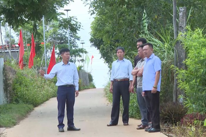 Cấp ủy Chi bộ thôn Thạch Hà, xã Tân Hà Lâm Hà nêu gương trong đóng góp xây dựng hạ tầng nông thôn