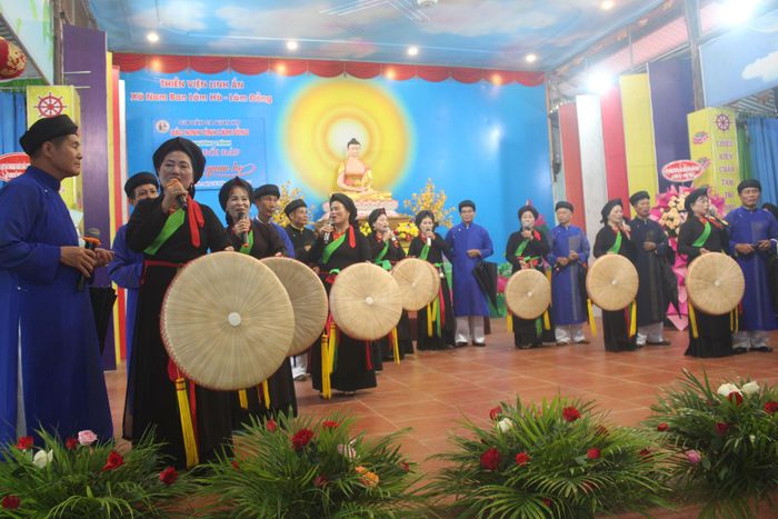 Hát giao duyên trên sân khấu
