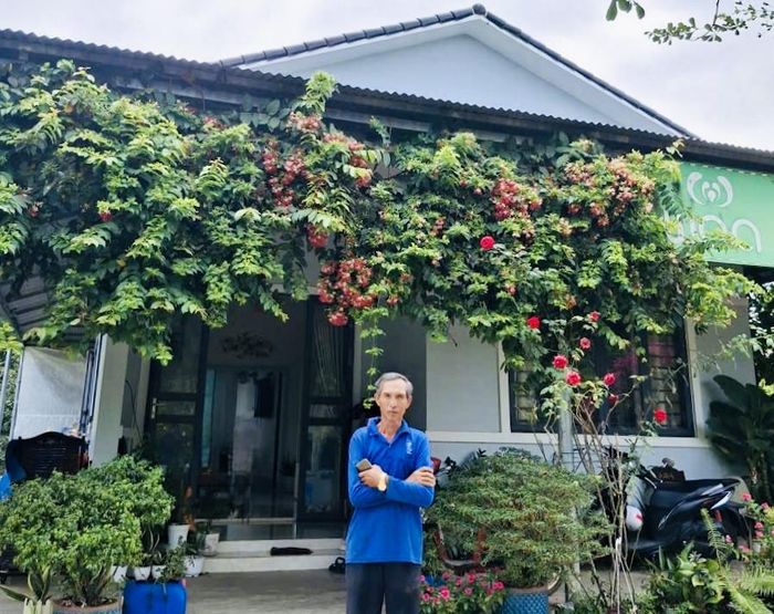 Nhờ làm kinh tế giỏi, ông xây dựng được căn nhà khang trang cho gia đình