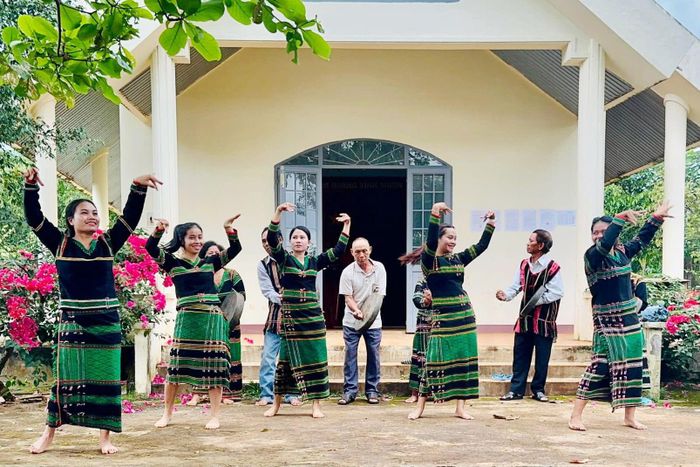 Đời sống vật chất cải thiện, tinh thần của bà con vùng DTTS từng bước khởi sắc, góp phần quan trọng trong xây dựng nông thôn mới