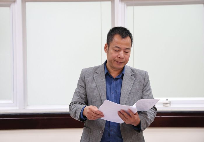 Phó Giám đốc Phụ trách Trung tâm Huấn luyện và Thi đấu Thể thao tỉnh báo cáo công tác chuẩn bị cho lễ khai mạc và bế mạc