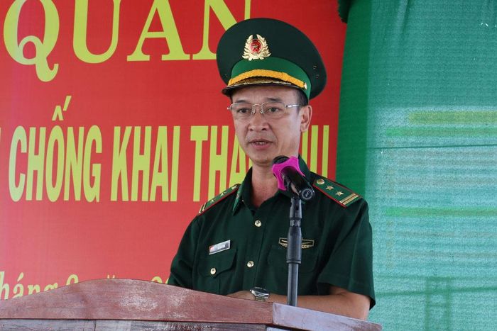 Trung tá Hồ Anh Tuấn, Đồn trưởng Đồn Biên phòng Phước Lộc phát biểu hưởng ứng tại lễ ra quân