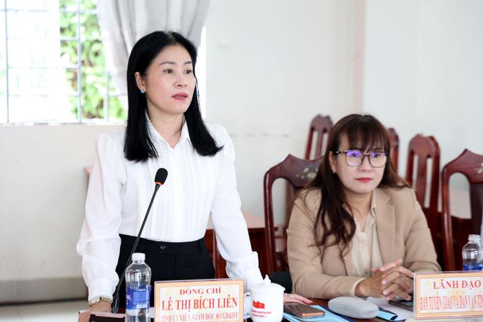 Giám đốc Sở Giáo dục và Đào tạo Lê Thị Bích Liên thông tin việc sắp xếp trường học trên địa bàn xã Đam Rông 3
