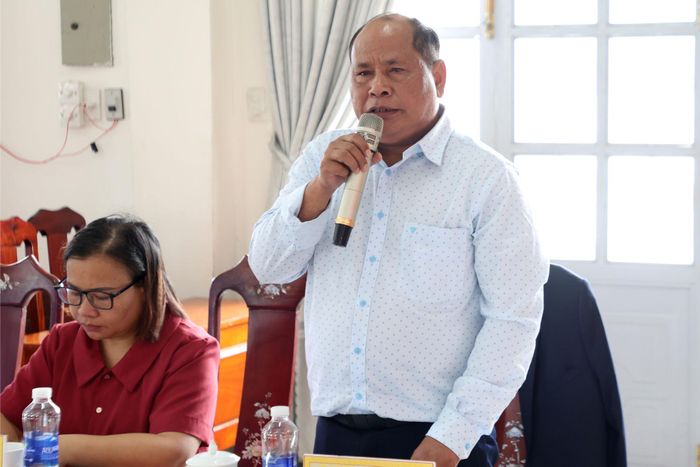 Bí thư Đảng ủy xã Đam Rông 3 Liêng Hot Ha Hai báo cáo công tác chuẩn bị năm học mới