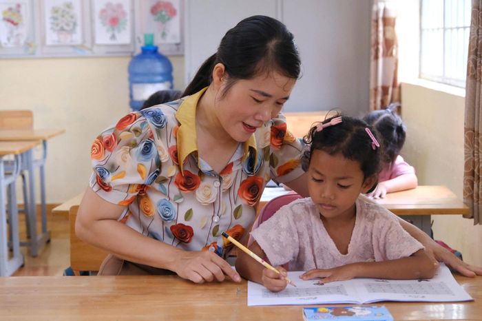 Các điểm trường ở cách xa, khó đi lại vẫn giữ nguyên tại chỗ, tạo thuận lợi cho học sinh và phụ huynh