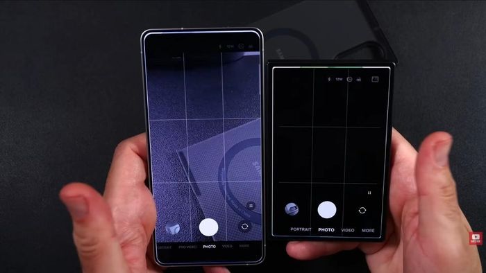 Tốc độ khởi động máy ảnh và khả năng zoom xa trên Z Fold8 vẫn chưa sánh kịp mẫu máy cao cấp