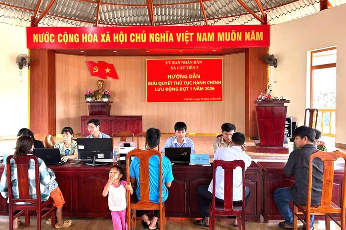 Xã Cát Tiên 3 tổ chức các đợt ra quân giải quyết thủ tục hành chính lưu động tại các thôn vùng sâu, xa trên địa bàn