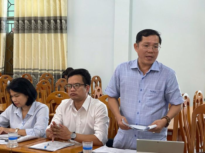 Ông Huỳnh Thanh Huynh, Phó Giám đốc Sở Y tế, thành viên Đoàn giám sát của HĐND tỉnh (Tổ giám sát số 2) phát biểu tại buổi làm việc