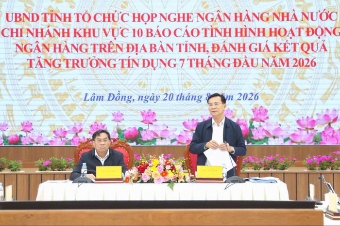 Ủy viên Ban Chấp hành Trung ương Đảng, Phó Bí thư Tỉnh ủy, Chủ tịch UBND tỉnh Lâm Đồng Hồ Văn Mười cho rằng, ngành ngân hàng phải chủ động đi tìm doanh nghiệp, tìm hiểu và tháo gỡ khó khăn cho họ, tránh tình trạng doanh nghiệp tìm ngân hàng