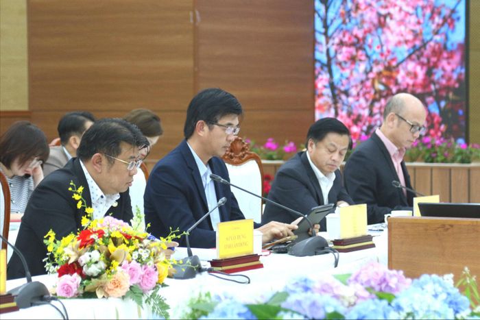 Đại diện Ngân hàng Nhà nước Việt Nam Chi nhánh Khu vực 10 và các sở, ngành tham dự cuộc họp