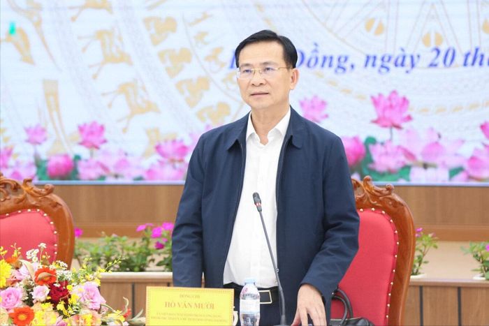 Ủy viên Ban Chấp hành Trung ương Đảng, Phó Bí thư Tỉnh ủy, Chủ tịch UBND tỉnh Lâm Đồng Hồ Văn Mười yêu cầu giữa ngân hàng và doanh nghiệp cần kết nối chặt chẽ với nhau