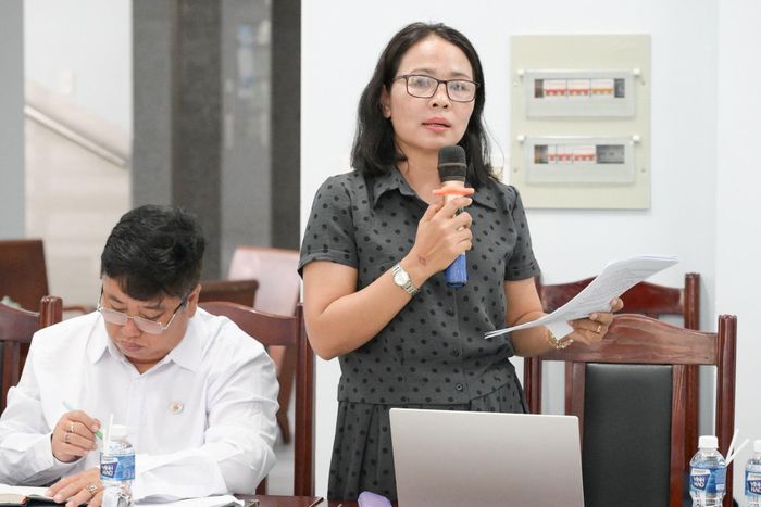 Bà Lư Thái Tuyên, Phó Giám đốc Bảo tàng tỉnh báo cáo kế hoạch tổ chức Lễ hội Katê