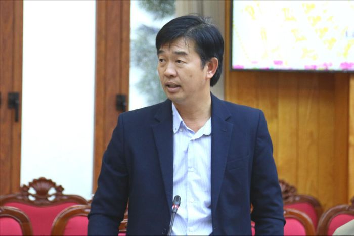 Giám đốc Sở Nông nghiệp và Môi trường Phan Nguyễn Hoàng Tân báo cáo kết quả thu sử dụng đất tại Lâm Đồng