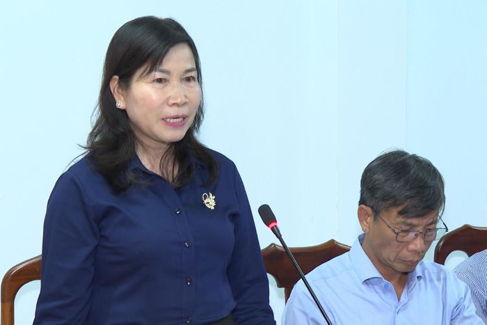 Đồng chí Hà Thị Hạnh, Ủy viên Ban Thường vụ Tỉnh ủy, Phó Chủ tịch Ủy ban MTTQ Việt Nam tỉnh đề nghị xã Hoài Đức tiếp tục phát triển và giữ vững bản sắc văn hóa vùng đồng bào DTTS