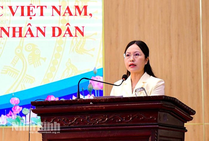 Đồng chí Bùi Thị Thu Hiền, Bí thư Đảng ủy, Chủ tịch HĐND xã Yên Mô phát biểu kết luận hội nghị. Ảnh: Hồng Giang