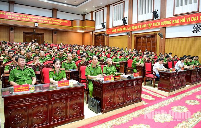 Các đại biểu dự hội nghị tại điểm cầu tỉnh Ninh Bình.