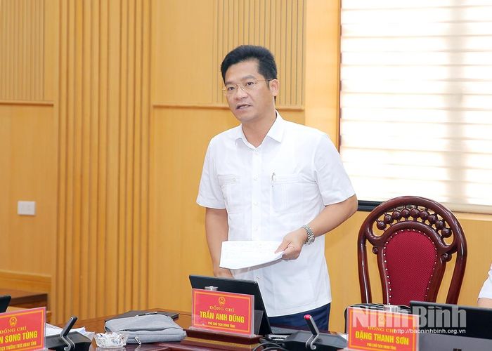 Đồng chí Trần Anh Dũng, Ủy viên Ban Thường vụ Tỉnh ủy, Phó Chủ tịch UBND tỉnh phát biểu tại hội nghị.