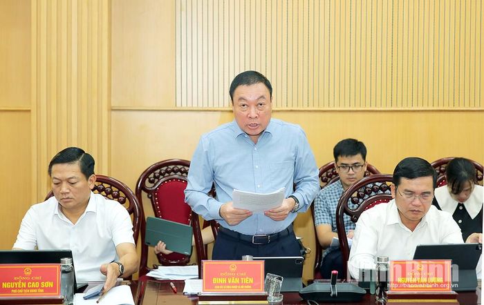 Đồng chí Đinh Văn Tiên, Ủy viên Ban Thường vụ Tỉnh ủy, Giám đốc Sở Nông nghiệp và Môi trường phát biểu tại hội nghị.