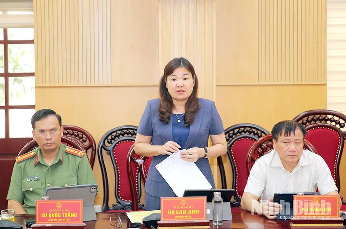Đồng chí Hà Lan Anh, Tỉnh ủy viên, Phó Chủ tịch UBND tỉnh phát biểu tại hội nghị.