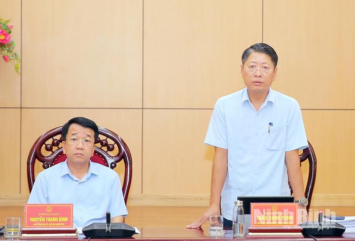 Đồng chí Trần Song Tùng, Ủy viên Ban Thường vụ Tỉnh ủy, Phó Chủ tịch Thường trực UBND tỉnh phát biểu tại hội nghị.
