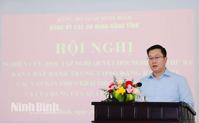 Đồng chí Trần Đăng Quỳnh, Ủy viên Dự khuyết Trung ương Đảng, Phó Bí thư Thường trực Tỉnh ủy, Bí thư Đảng ủy các cơ quan Đảng tỉnh phát biểu chỉ đạo tại Hội nghị.