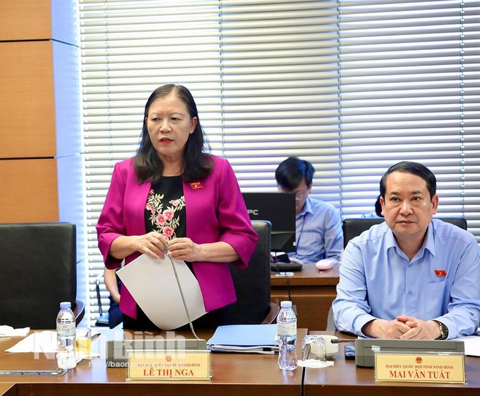 Đại biểu Lê Thị Nga, Ủy viên Trung ương Đảng, Ủy viên Ủy ban Ban Thường vụ Quốc hội, Chủ nhiệm Ủy ban Dân nguyện và Giám sát của Quốc hội (Đoàn ĐBQH tỉnh Ninh Bình) phát biểu thảo luận tại Tổ.