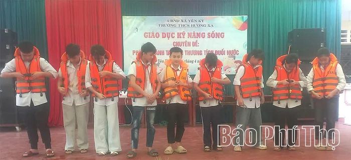 Trường THCS Hương Xạ tổ chức giáo dục kỹ năng sống cho học sinh với chuyên đề phòng, chống tai nạn thương tích, đuối nước.