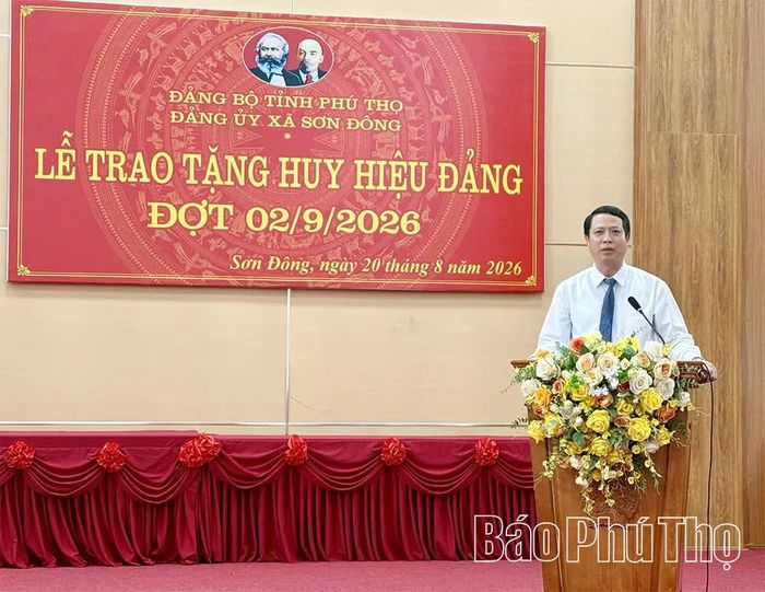 Đồng chí Bùi Đình Thi - Trưởng Ban Tổ chức Tỉnh ủy phát biểu tại buổi lễ.